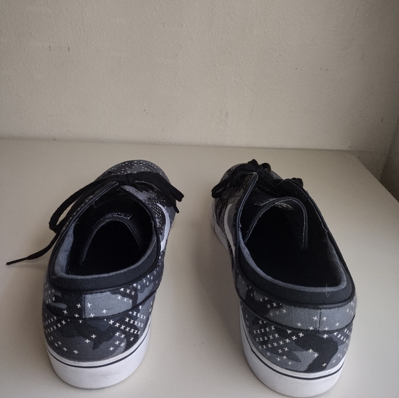 Nike Zoom SB Stefan Janoski Sneakers - Picture 7 of 9